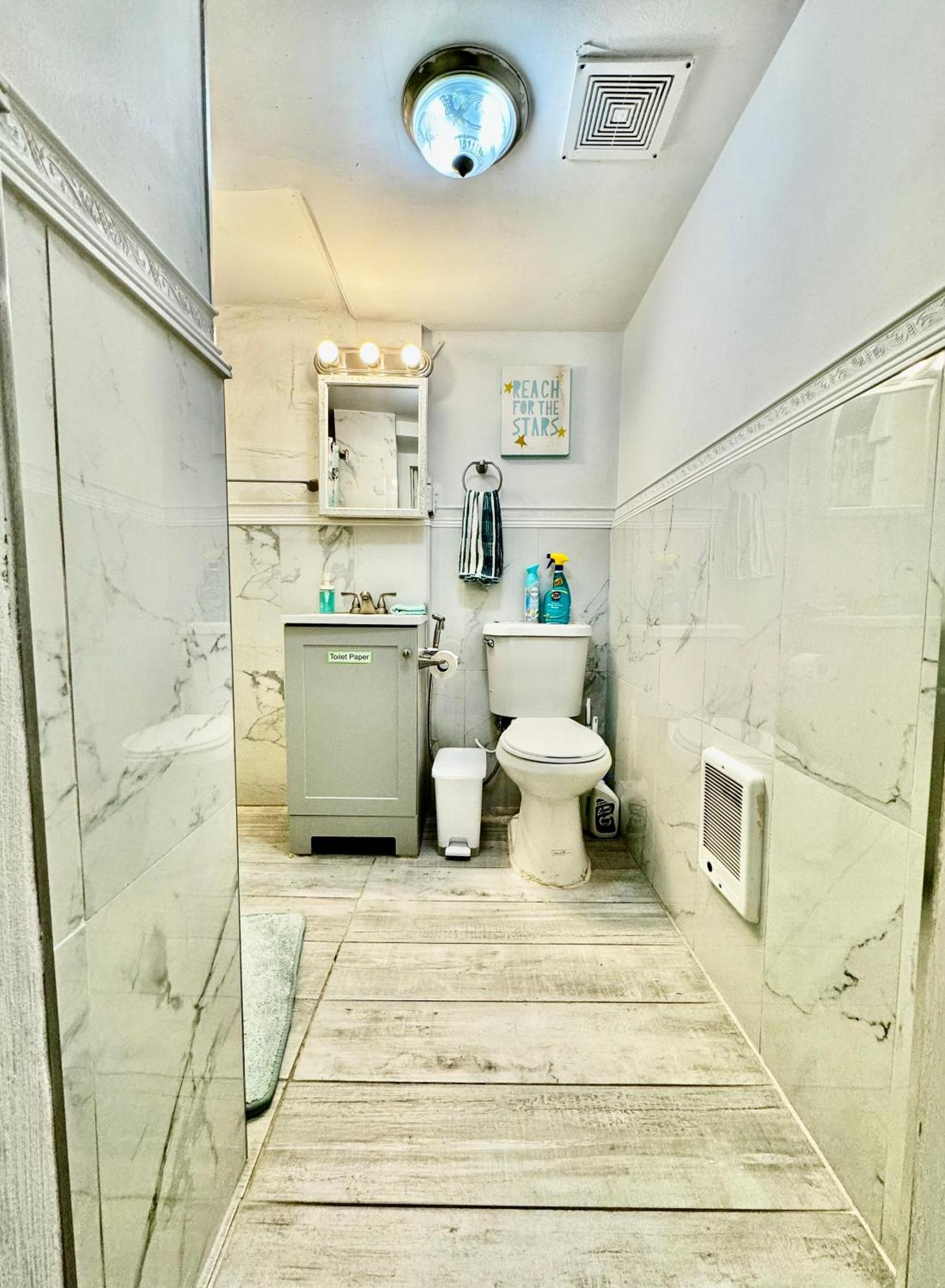 Private Room With Two Twin Beds Air Conditioning And Shared Bathrooms Located Near Seatac Airport And Downtown 西雅图 外观 照片