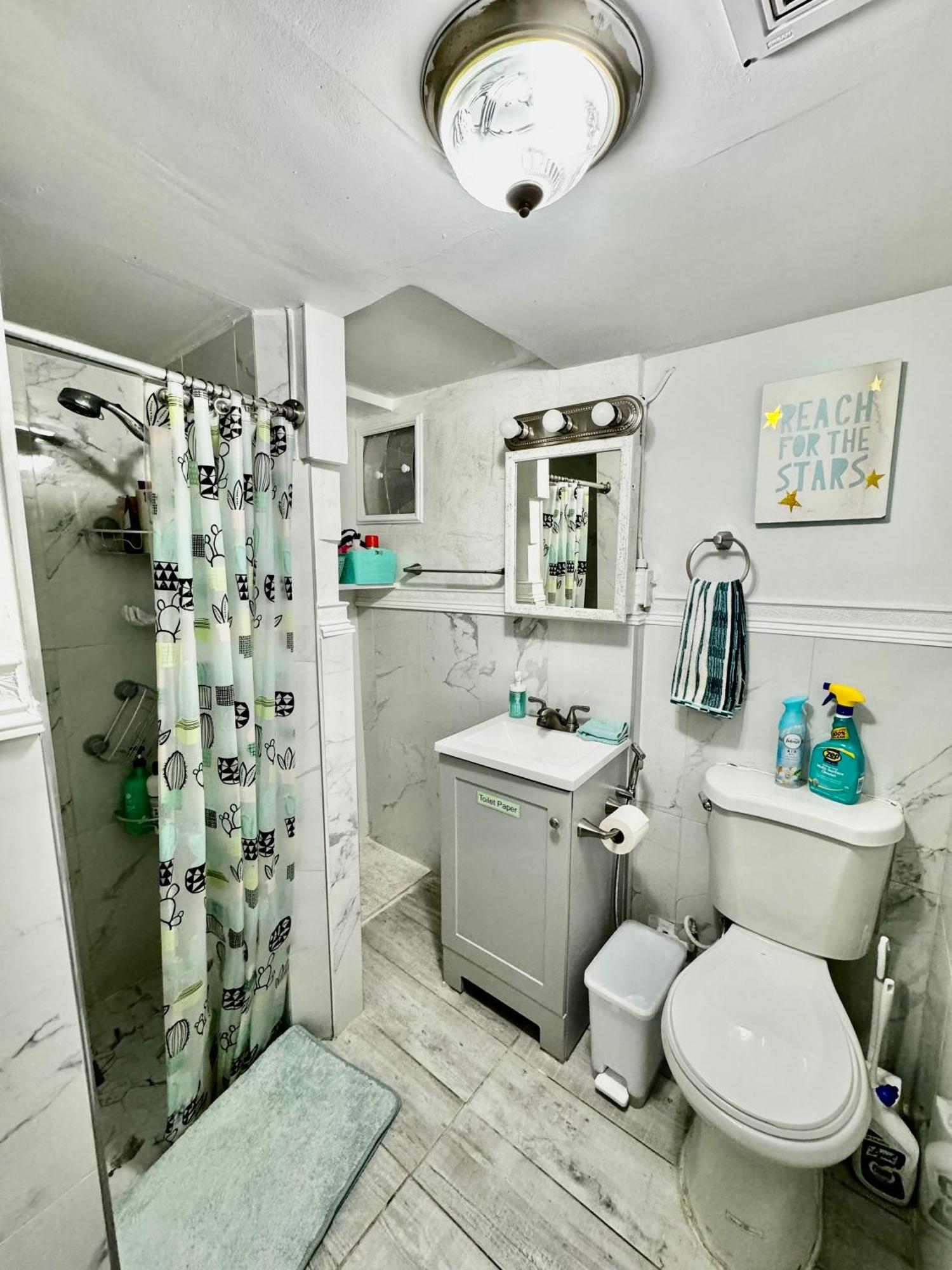 Private Room With Two Twin Beds Air Conditioning And Shared Bathrooms Located Near Seatac Airport And Downtown 西雅图 外观 照片