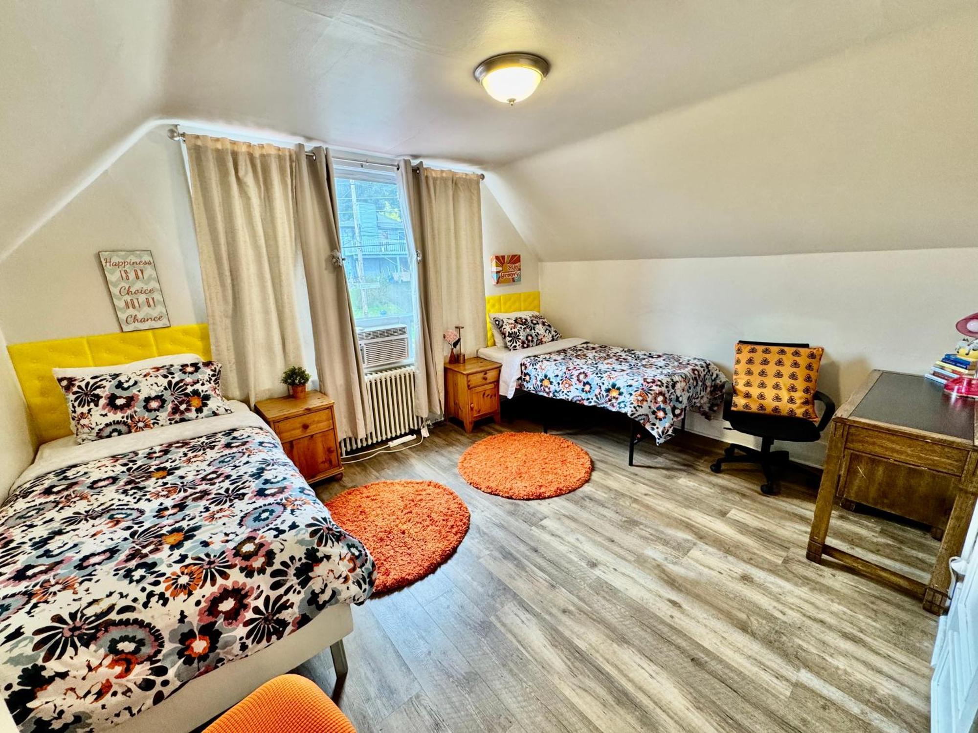 Private Room With Two Twin Beds Air Conditioning And Shared Bathrooms Located Near Seatac Airport And Downtown 西雅图 外观 照片